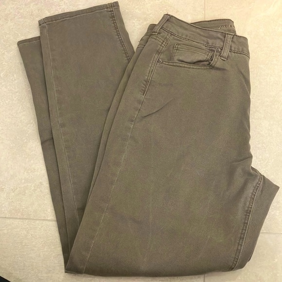 2/30 AE Mom Jeans - Picture 1 of 4